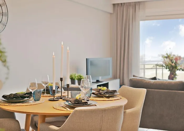 Huswell - Stunning Sea-View Apartment